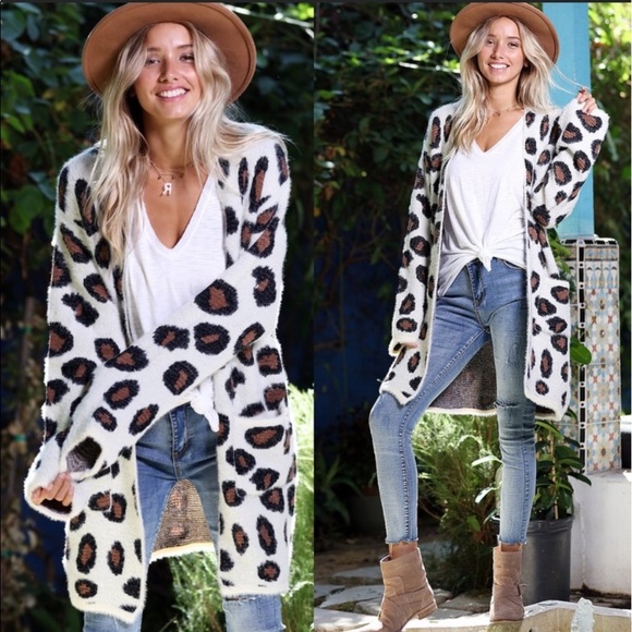 🎉Host pick 🎉1 left! Leopard print cardigan - Picture 2 of 2